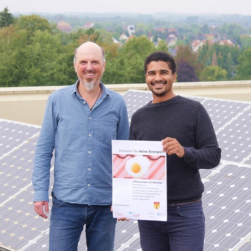 Werben gemeinsam für die Photovoltaik: Lamine Ingmar Traoré (Klimaschutzmanager Gemeinde Augustdorf und Markus Herbst (Masterplanmanager 100 % Klimaschutz, Kreis Lippe)